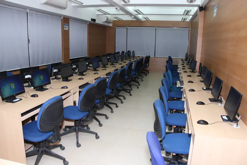 IT lab with rows of computers