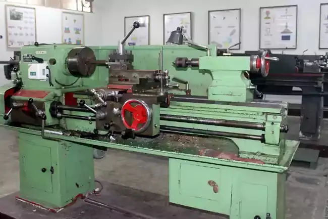Lathes in the manufacturing workshop