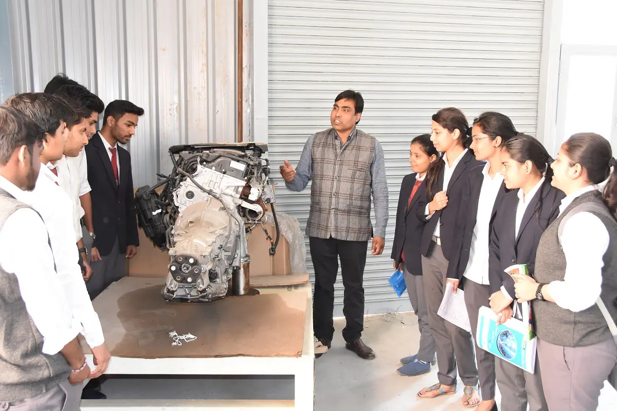 Automobile workshop with engine display